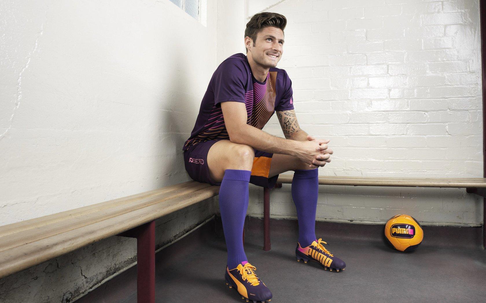 传奇谢幕！足球巨星李明举行盛大退役仪式