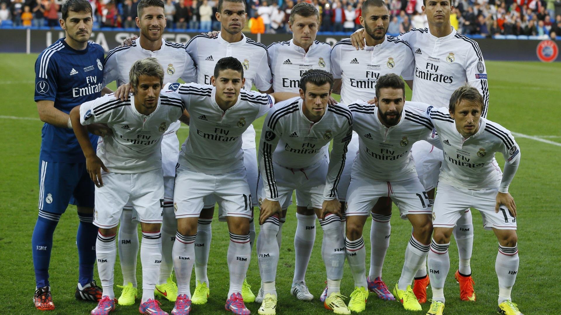 库里狂飙12记三分球 勇士主场大胜湖人