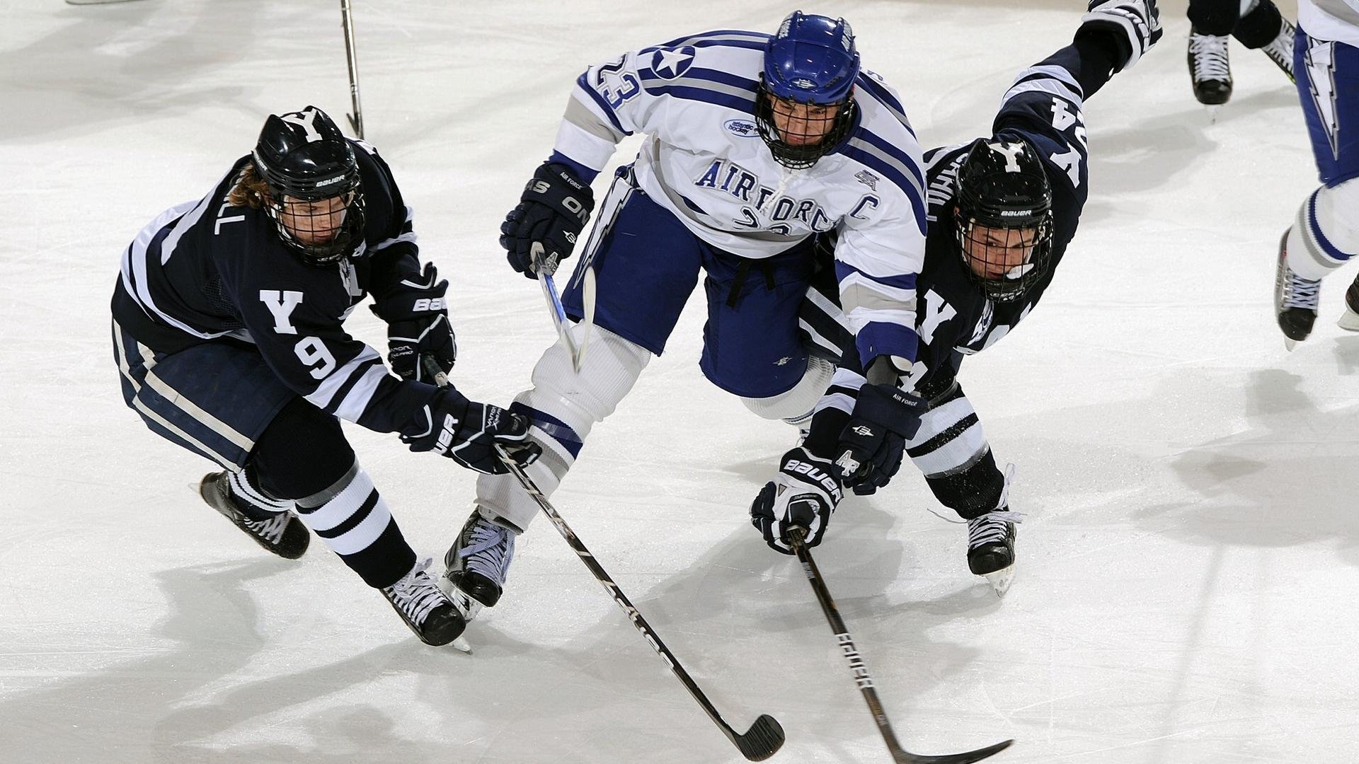 中国双人滑组合闪耀国际赛场 摘金夺银展现冬奥潜力